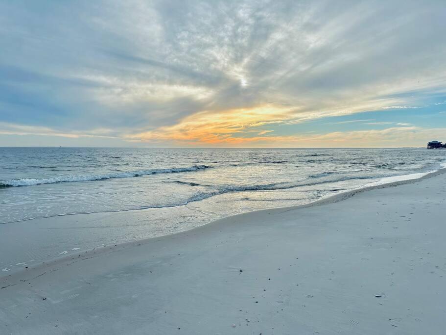 Pet Friendly Tranquil Cottage With Fire-Pit And Seasonal Hot Tub Sept-March Minutes To Beaches Dauphin Island Exterior foto