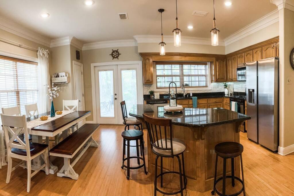 Pet Friendly Tranquil Cottage With Fire-Pit And Seasonal Hot Tub Sept-March Minutes To Beaches Dauphin Island Exterior foto