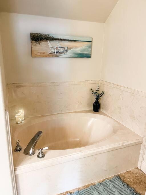 Pet Friendly Tranquil Cottage With Fire-Pit And Seasonal Hot Tub Sept-March Minutes To Beaches Dauphin Island Exterior foto