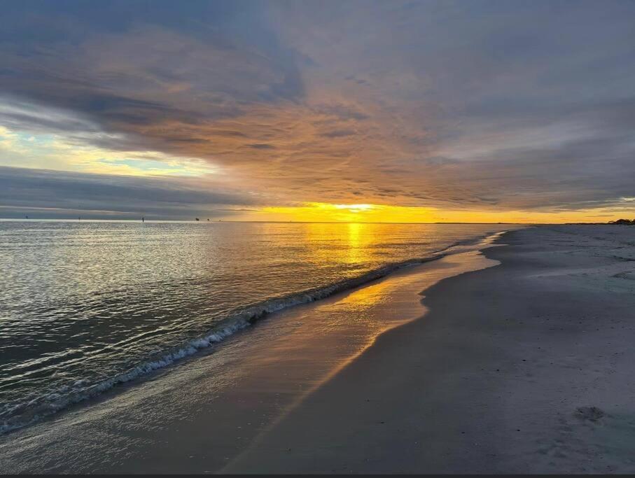 Pet Friendly Tranquil Cottage With Fire-Pit And Seasonal Hot Tub Sept-March Minutes To Beaches Dauphin Island Exterior foto